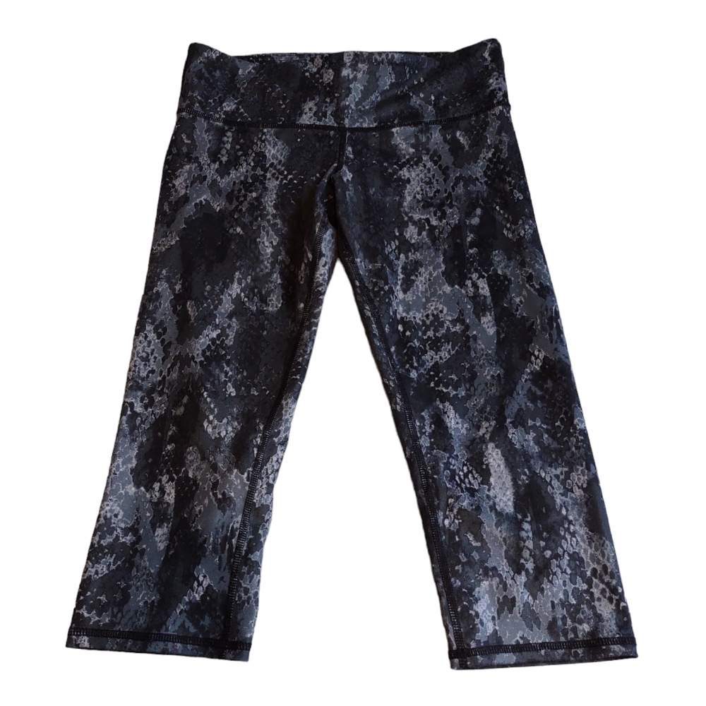 Alo Yoga XS Capri Snakeskin Print Leggings